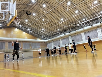 ギャラリー｜🏀未経験〜初心者メイン🔰ゆるふわバスケサークル【ヒダリテハソエルダケ】「はじめてのバスケ」