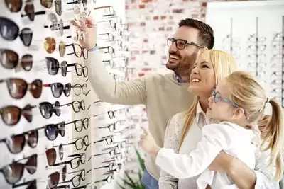 プロフィール｜Staten Island Eye Doctor